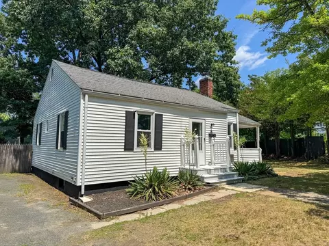 4 Wolfe St, Chicopee, MA 01020 photo 3