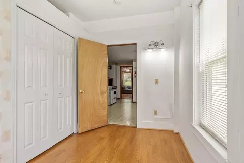 Entry Way - 205 Pine St, Gardner, MA 01440 photo 4 of 9