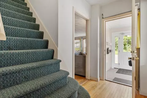 Entry Way - 205 Pine St, Gardner, MA 01440 photo 6 of 9