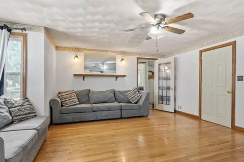 Living - 205 Pine St, Gardner, MA 01440 photo 2 of 3