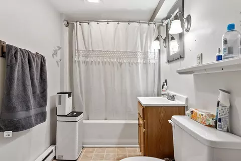 Bath - 205 Pine St, Gardner, MA 01440 photo 3 of 4