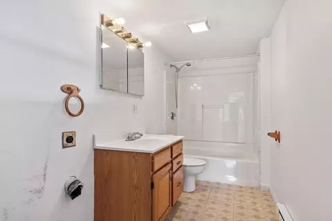 Bath - 205 Pine St, Gardner, MA 01440 photo 2 of 4