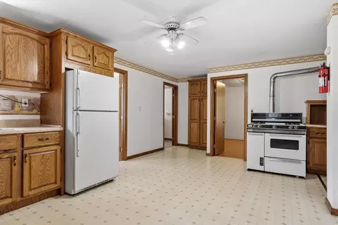 Entry Way - 205 Pine St, Gardner, MA 01440 photo 1 of 9