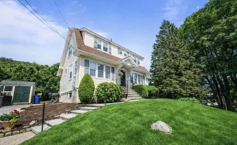 27 Cedarcroft Ln, Waltham, MA 02451