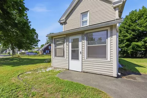 70 Milton St, Springfield, MA 01151 photo 5