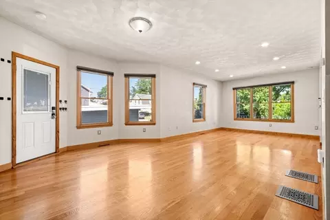 31 Bates St, Danvers, MA 01923 photo 6