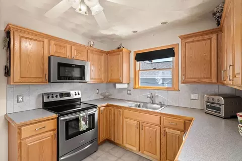 31 Bates St, Danvers, MA 01923 photo 15