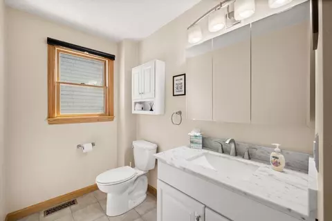 31 Bates St, Danvers, MA 01923 photo 11