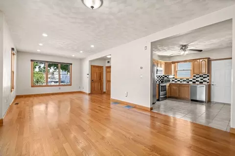 31 Bates St, Danvers, MA 01923 photo 5