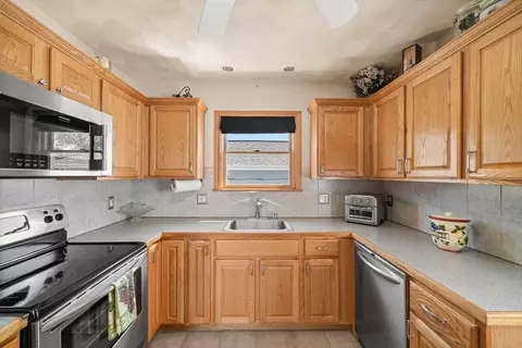 31 Bates St, Danvers, MA 01923 photo 13