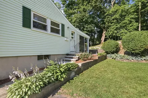 31 Eastern Ave, Woburn, MA 01801 photo 3