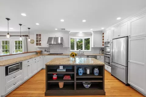Kitchen - 30 Longview Dr, Marblehead, MA 01945 photo 2 of 5