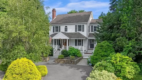 Exterior - 30 Longview Dr, Marblehead, MA 01945 photo 2 of 8