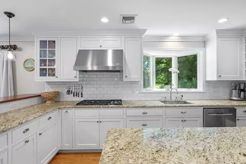 Kitchen - 30 Longview Dr, Marblehead, MA 01945 photo 5 of 5