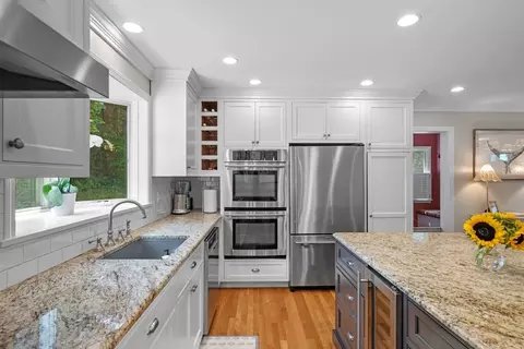 Kitchen - 30 Longview Dr, Marblehead, MA 01945 photo 4 of 5