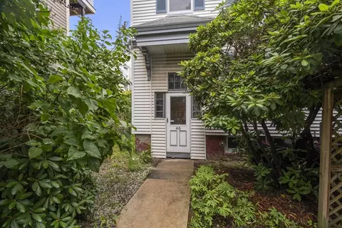46 H St # -R, Boston, MA 02127