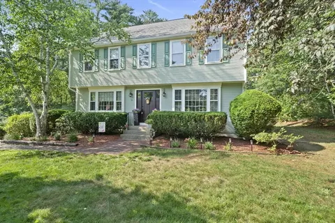 11 Leonard St, Carver, MA 02330