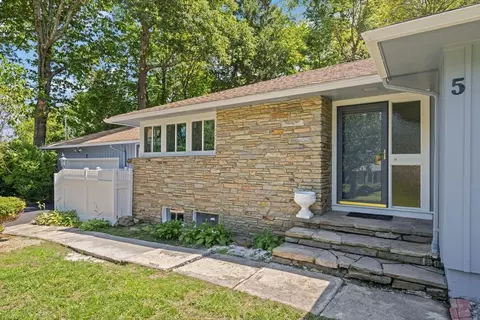5 Woodland Dr, Paxton, MA 01612