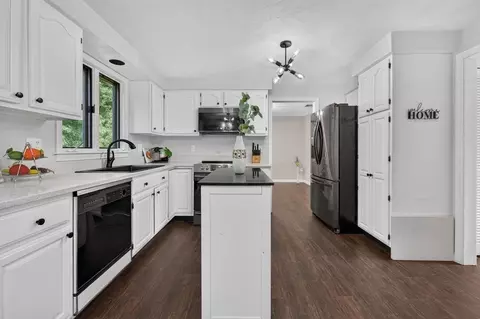 Kitchen - 8 Marks Way, Sutton, MA 01590 photo 5 of 5