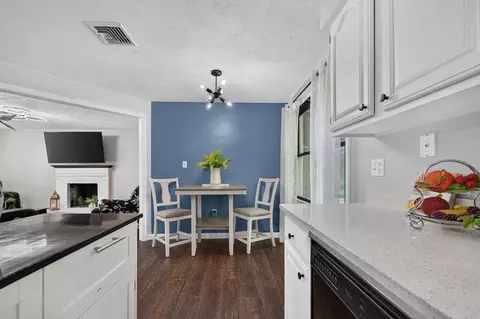 Kitchen - 8 Marks Way, Sutton, MA 01590 photo 2 of 5