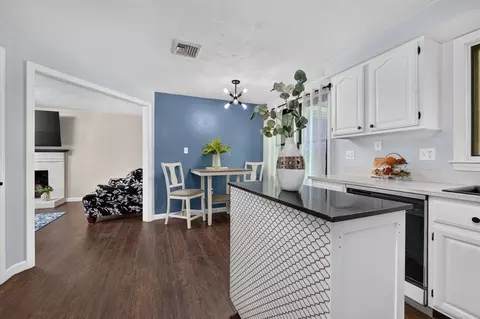Kitchen - 8 Marks Way, Sutton, MA 01590 photo 3 of 5