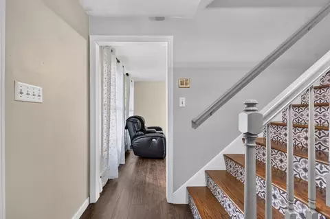 Entry Way - 8 Marks Way, Sutton, MA 01590 photo 1 of 6