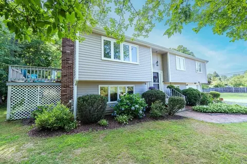 11 Fairview Ln, Weymouth, MA 02190