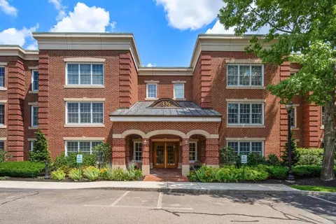 336 Boylston St UNIT 102, Newton, MA 02459