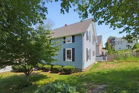 Exterior - 210 Pleasant St, Marblehead, MA 01945 photo 12 of 14