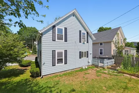 Exterior - 210 Pleasant St, Marblehead, MA 01945 photo 9 of 14