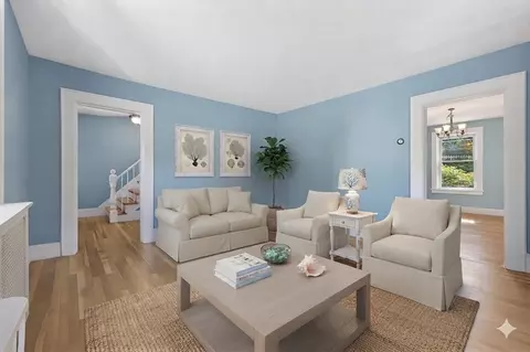 Living - 210 Pleasant St, Marblehead, MA 01945 photo 1 of 3