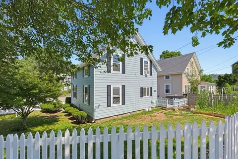 Exterior - 210 Pleasant St, Marblehead, MA 01945 photo 13 of 14