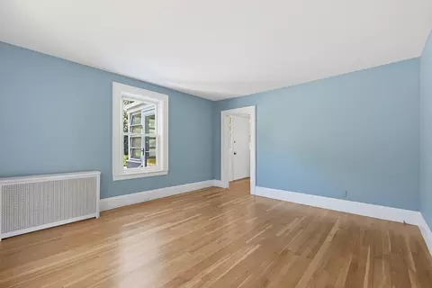 Living - 210 Pleasant St, Marblehead, MA 01945 photo 2 of 3
