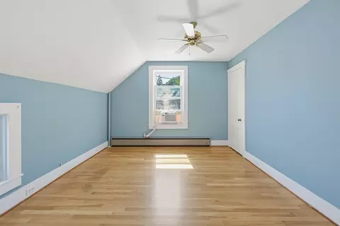 Bedroom - 210 Pleasant St, Marblehead, MA 01945 photo 3 of 5