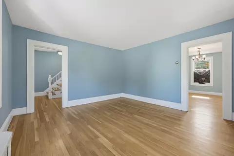 Living - 210 Pleasant St, Marblehead, MA 01945 photo 3 of 3
