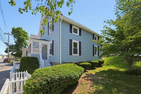 Exterior - 210 Pleasant St, Marblehead, MA 01945 photo 2 of 14