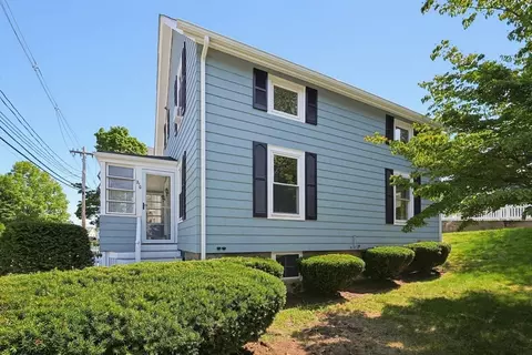 Exterior - 210 Pleasant St, Marblehead, MA 01945 photo 11 of 14
