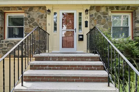 12 Chester St, Arlington, MA 02476