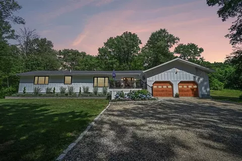 13 Meetinghouse Hill Rd, West Newbury, MA 01985