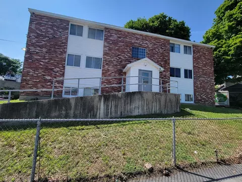 5 Lenox St #4, Lowell, MA 01852