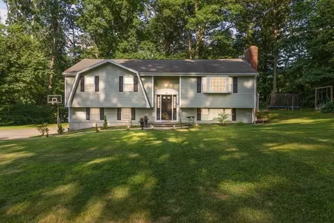 11 Harriman Rd, Merrimac, MA 01860
