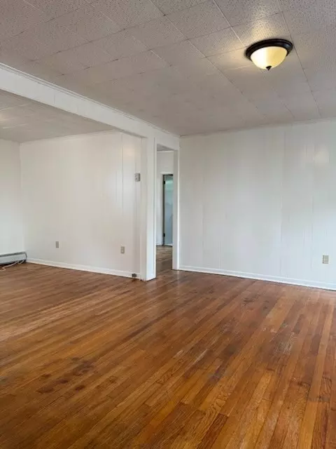 Living - 58 Forest St, Fall River, MA 02721 photo 2 of 5