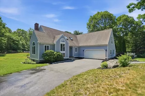 60 Ellisville Grn, Plymouth, MA 02360