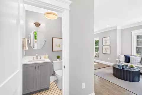 Entry Way - 101 Sumner Rd #1, Brookline, MA 02445 photo 5 of 5
