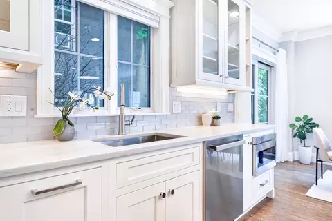 Kitchen - 101 Sumner Rd #1, Brookline, MA 02445 photo 3 of 4