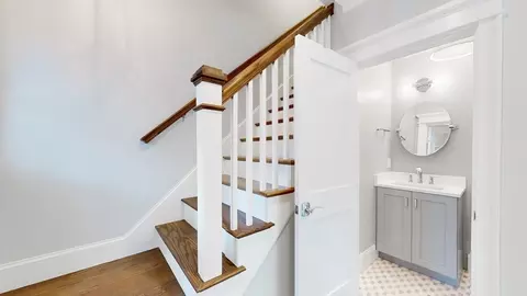 Entry Way - 101 Sumner Rd #1, Brookline, MA 02445 photo 3 of 5