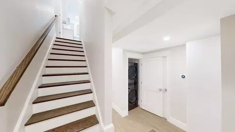Entry Way - 101 Sumner Rd #1, Brookline, MA 02445 photo 2 of 5