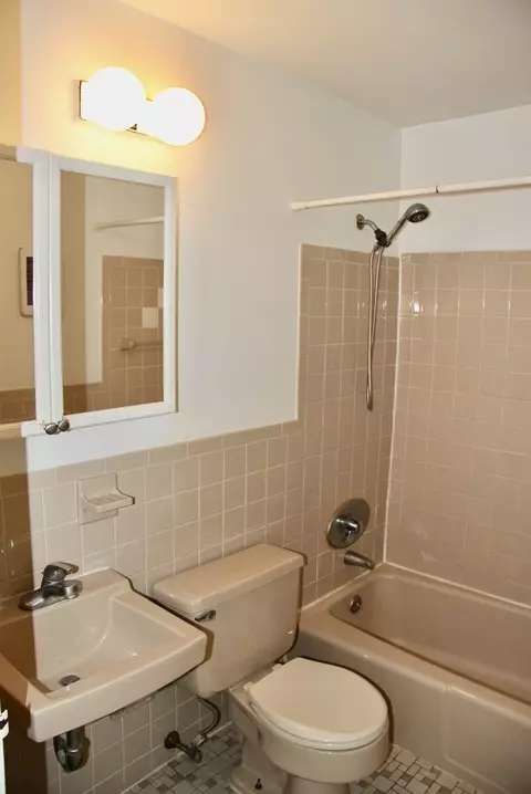 Bath - 75 Nicholas Rd #G, Framingham, MA 01701 photo 1 of 1