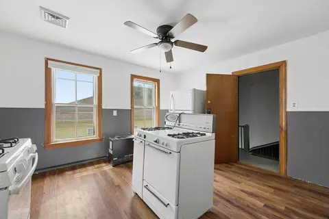 Entry Way - 188 Vernon St, Worcester, MA 01607 photo 3 of 3