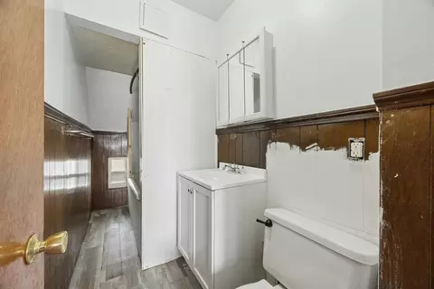 Bath - 188 Vernon St, Worcester, MA 01607 photo 3 of 3